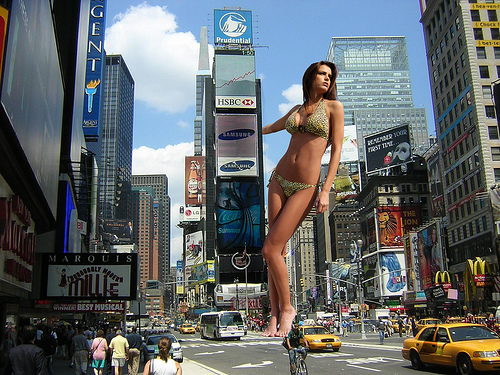 Giantess in NYC